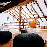 Cozy 3 Bedroom - Close To *