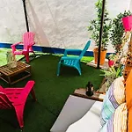 Vakantiehuis Cozy 3 Bedroom - Close To