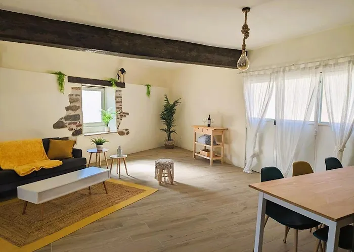 Cozy 3 Bedroom - Close To Prázdninový dům *